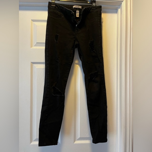Refuge Black Ripped Jean’s Size 8 - Picture 1 of 3